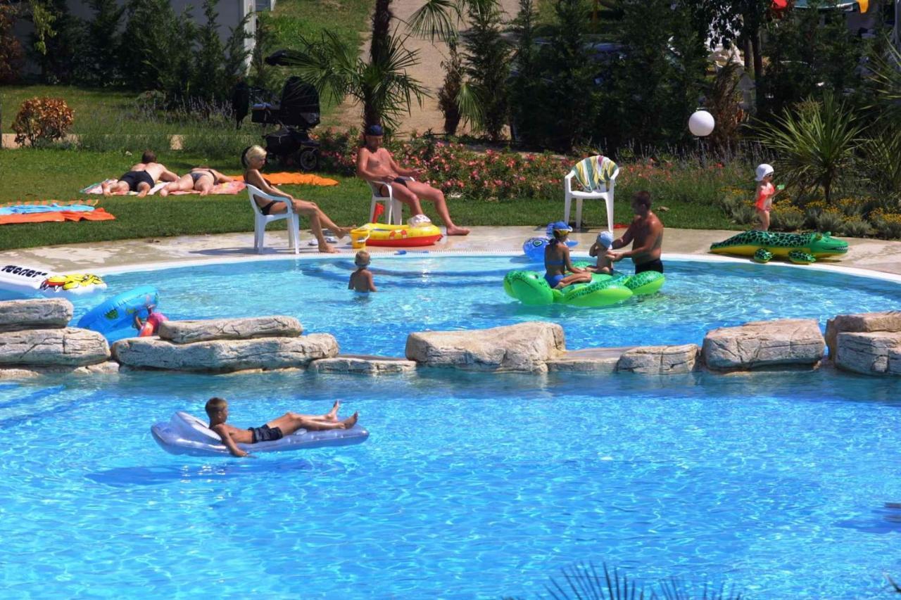 Camping Bella Italia In Peschiera Del Garda - Gardasee Apartamento Exterior foto