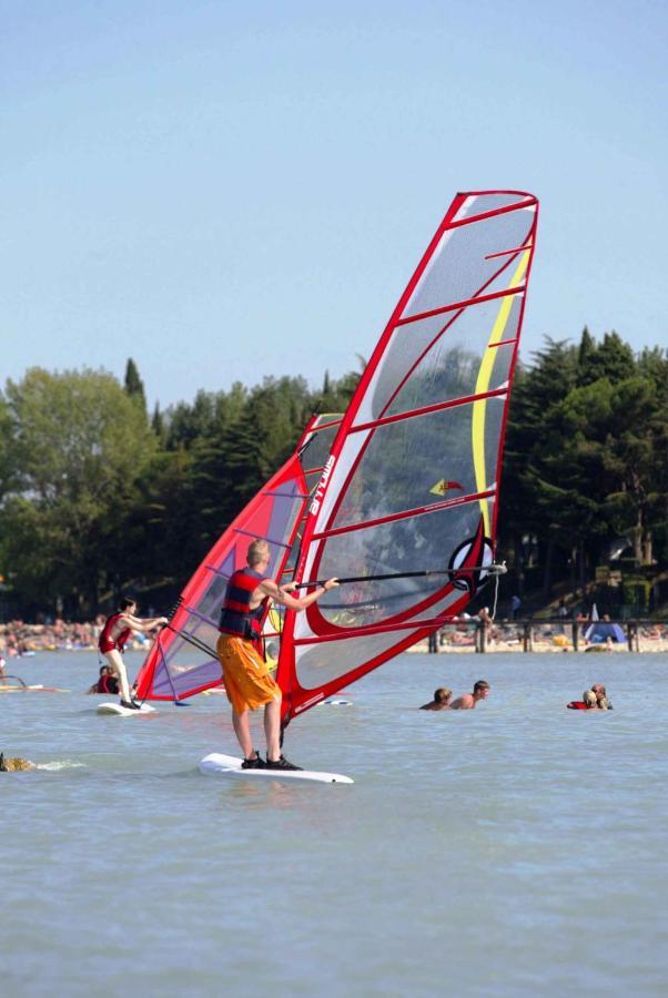 Camping Bella Italia In Peschiera Del Garda - Gardasee Apartamento Exterior foto