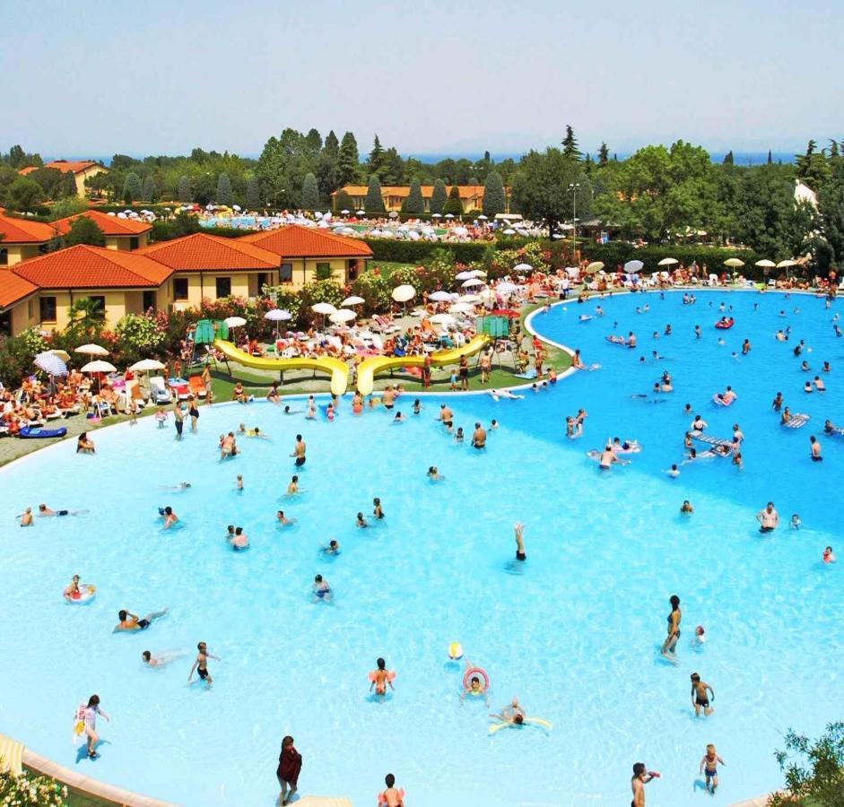 Camping Bella Italia In Peschiera Del Garda - Gardasee Apartamento Exterior foto