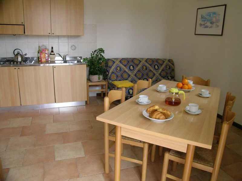 Camping Bella Italia In Peschiera Del Garda - Gardasee Apartamento Exterior foto