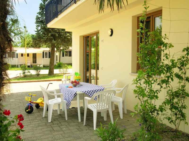 Camping Bella Italia In Peschiera Del Garda - Gardasee Apartamento Exterior foto
