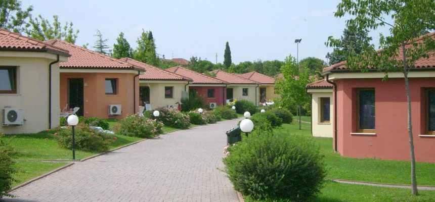 Camping Bella Italia In Peschiera Del Garda - Gardasee Apartamento Exterior foto